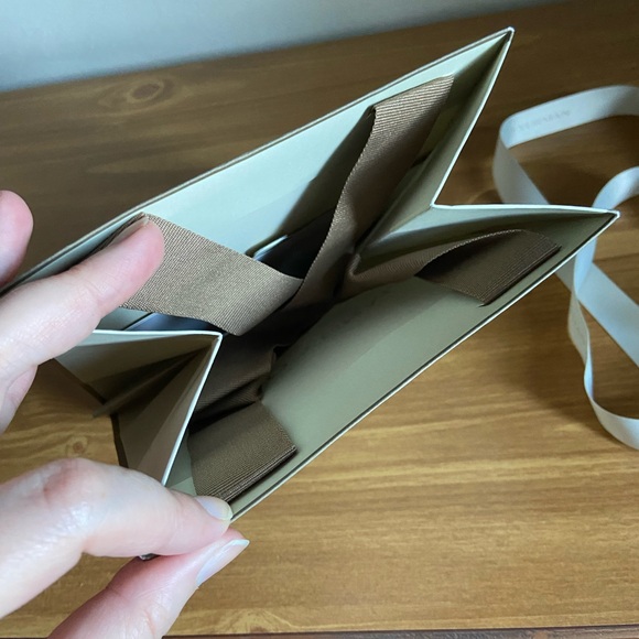 Authentic David Yurman shopping bag and ribbon - Picture 3 of 3